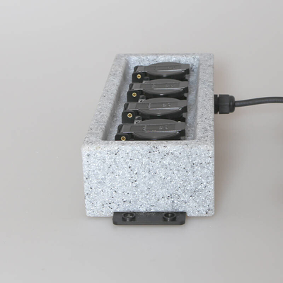 Plastique polyéthylène de marbre d'imitation fixé au mur extérieur de débouché de prise de courant électrique